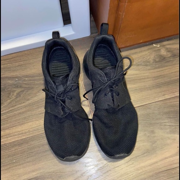 Nike Roche - Picture 2 of 3